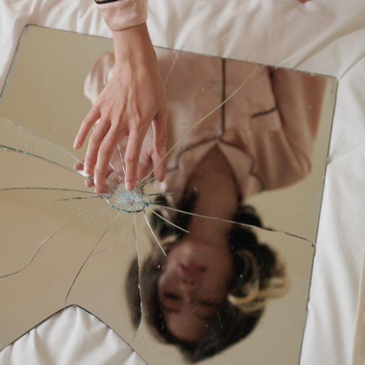 Relaciones y trauma de apego Relaciones y trauma de apego.